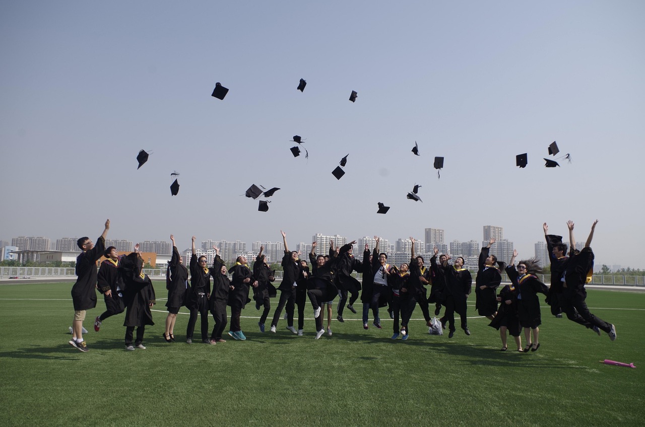 学生毕业后回访老师，一场以请教之名的心意交流