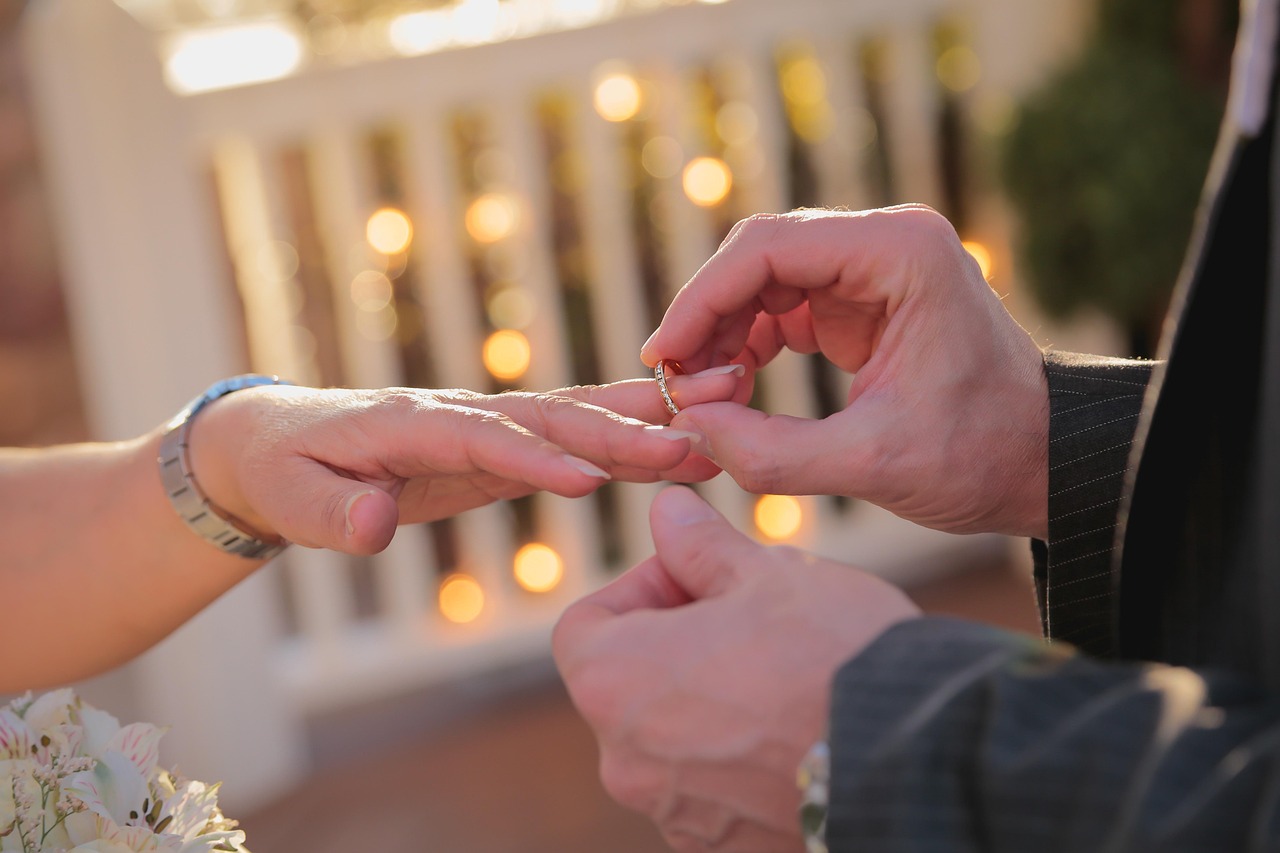 婚内给的钱算共同财产吗？解读婚姻财产中的财产归属问题